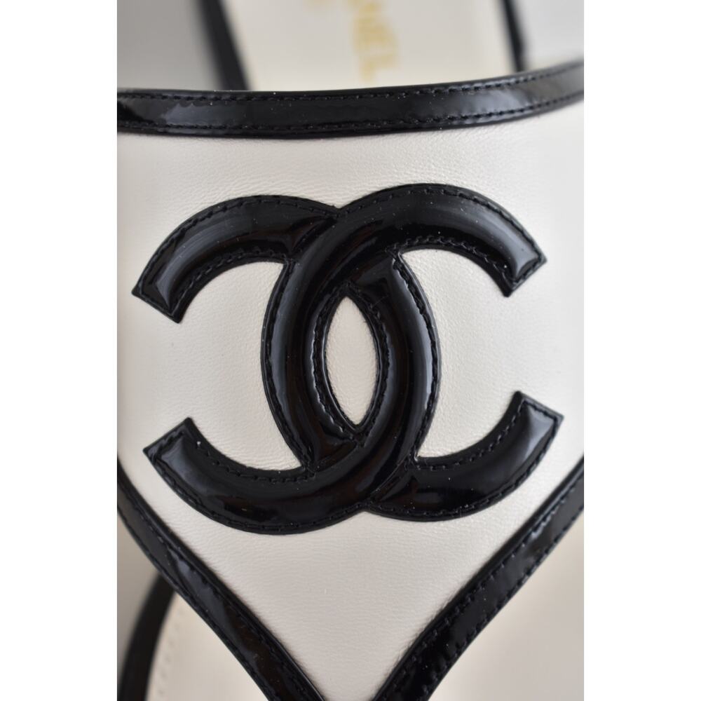 Chanel 26B White Black Patent CC Logo Thong Mule Slide Flip Flop Flat Sandal 42 - Picture 13 of 16